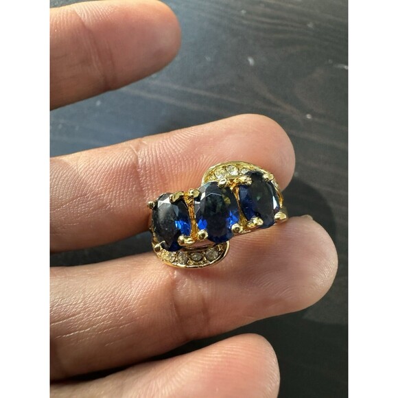 Fine 10K Gold Royal Blue Three-Stone Claw Set Ring – Size 7 - Picture 5 of 8